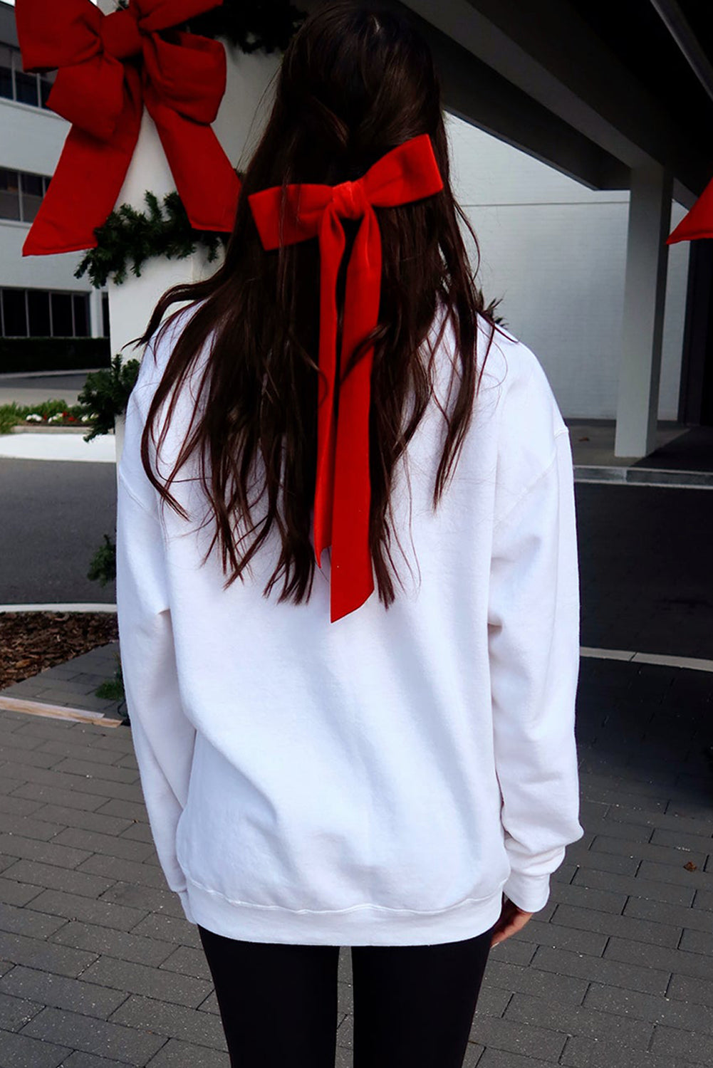 White Diverse Bow Embroidery Drop Shoulder Sweatshirt